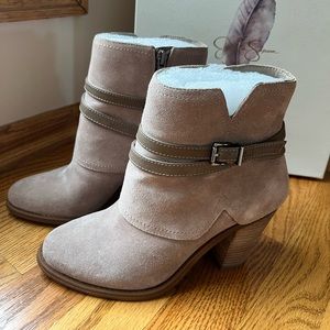 New Jassica Simpson Tan Suede Booties Size 5.5 M